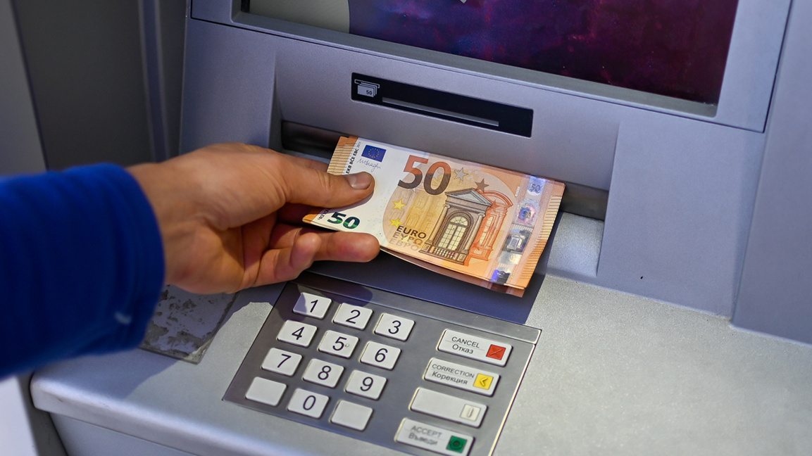 евро банкноти банкомат теглене