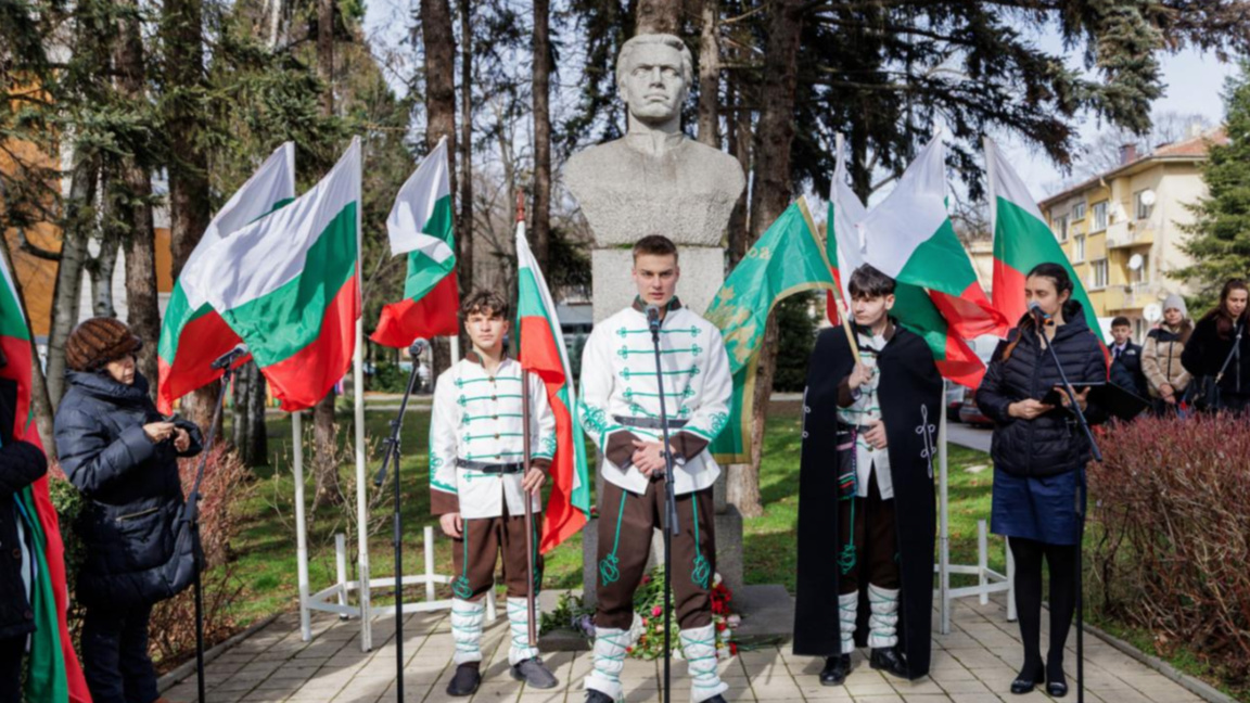 В Пернишко почетоха Васил Левски
