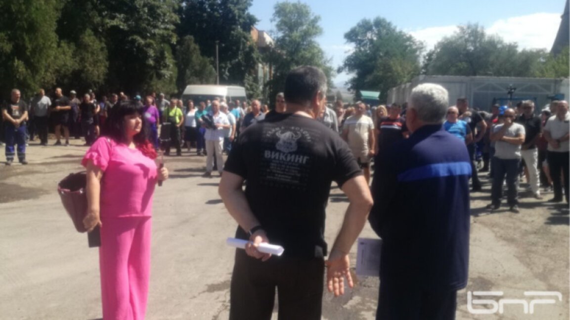 Над 300 работещи в ТЕЦ "Бобовдол" и миньори от "Открит въгледобив" към АМ "Струма"