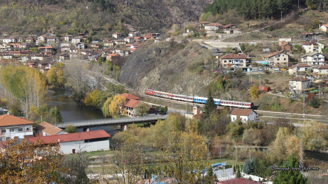 Ремонт на релси спира временно трафика п...
