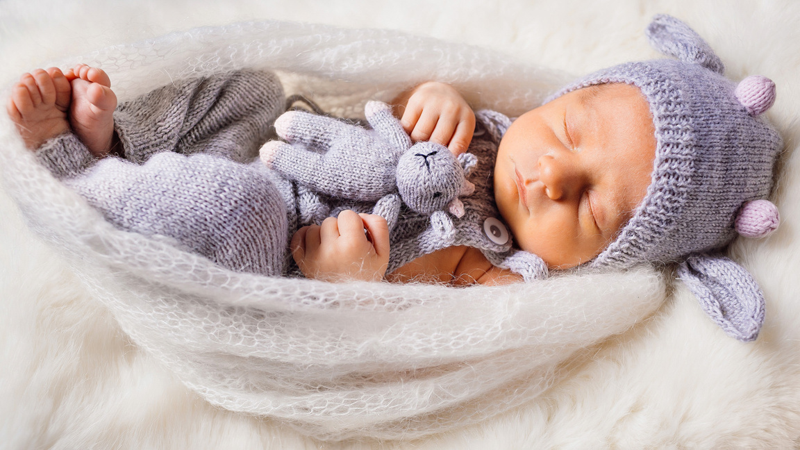 Близо 500 бебета по-малко в Сливенско...