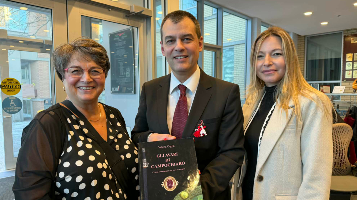 Изложба на прабългарски археологически н...