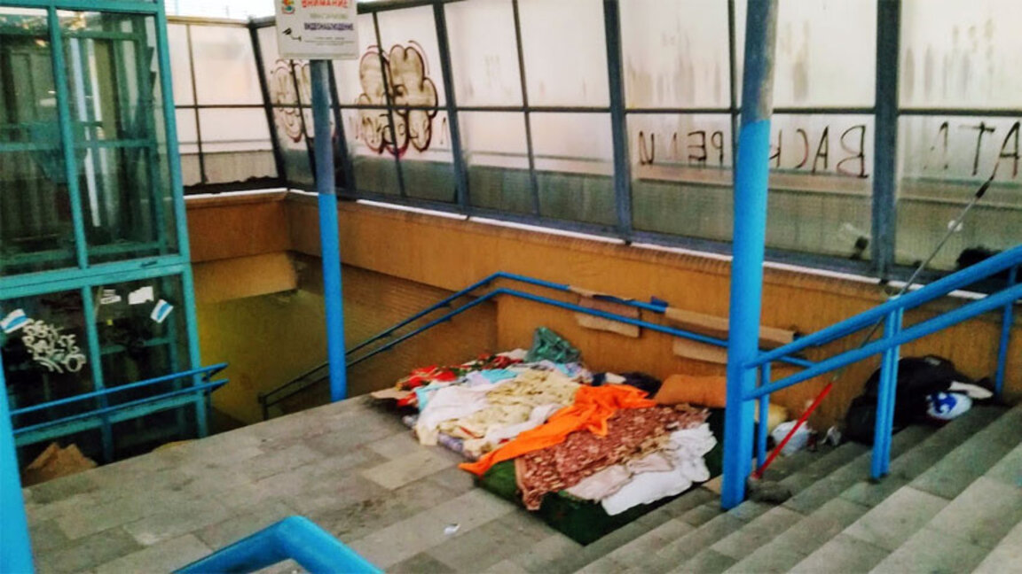 Софийски подлез, превърнат от бездомници в спалня