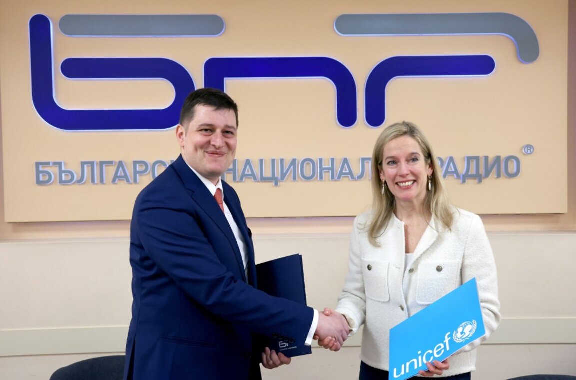 Генералният директор на БНР Миилен Митев и представителят на УНИЦЕФ в България Кристина де Бройн