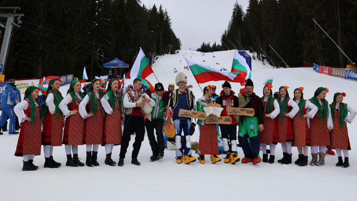 Посрещнаха с хоро Тервел Замфиров в Банс...