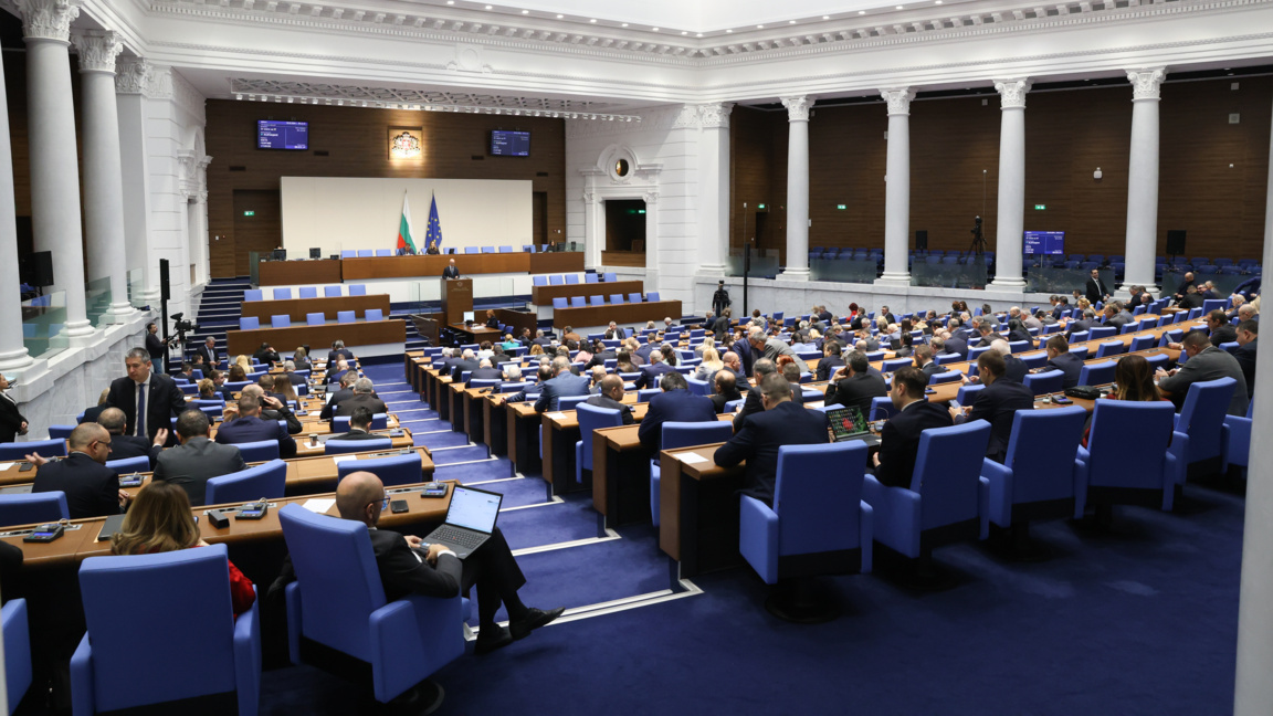 НС отхвърли предложения за повече избирателни секции извън ЕС