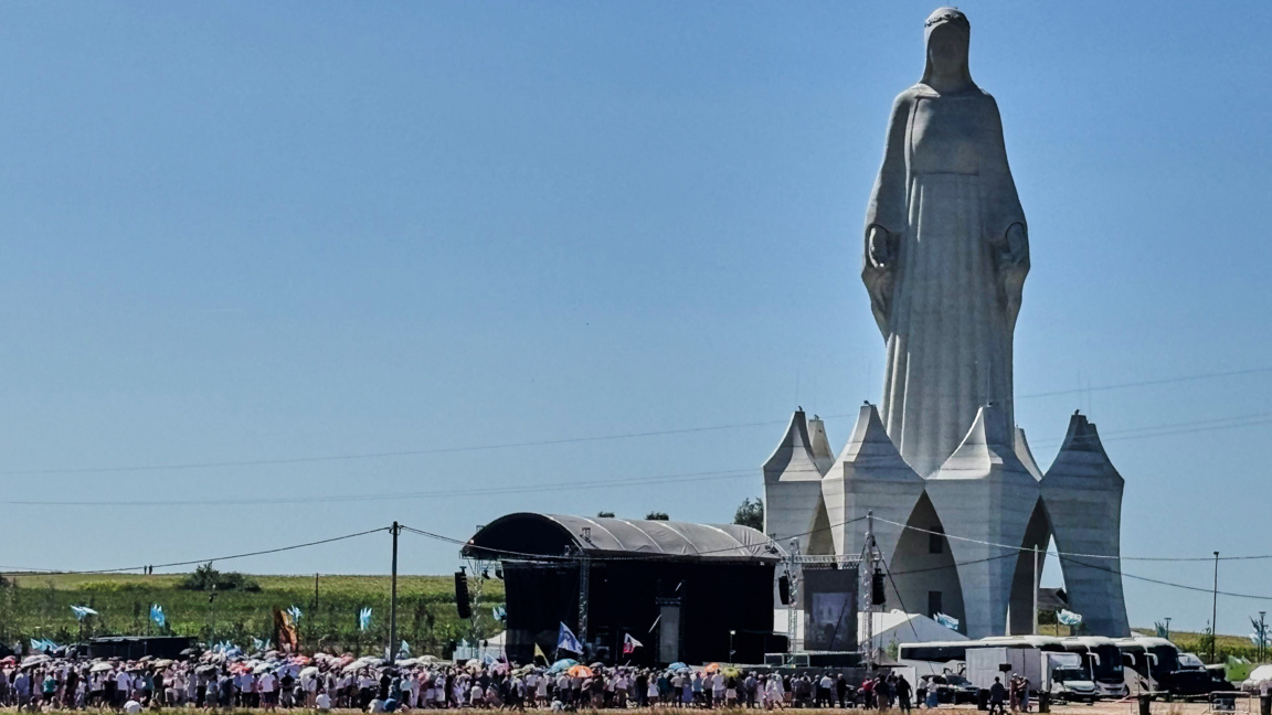 Най-високата в Европа статуя на Дева Мария беше открита в Полша