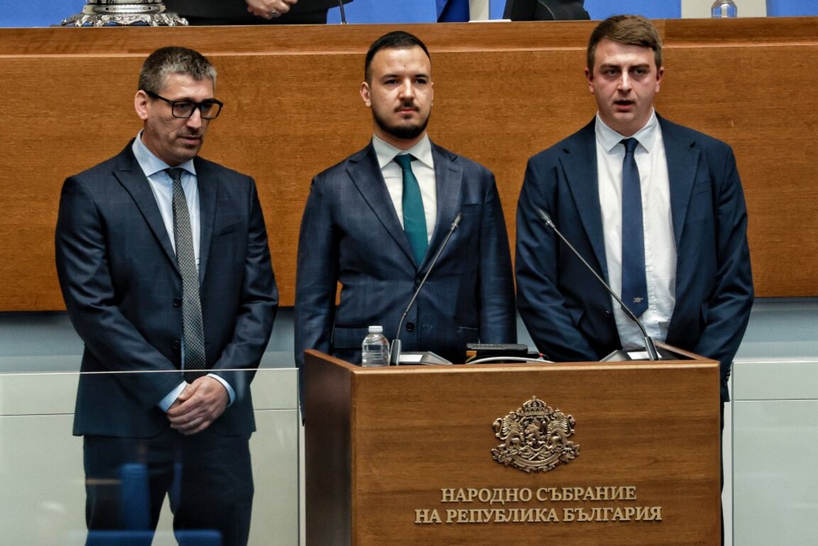 Трима нови депутати положиха клетва в НС