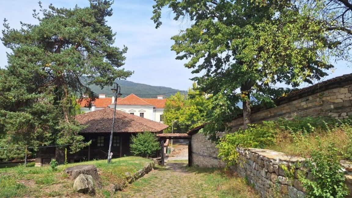 The town of Elena - lessons in Bulgarian...