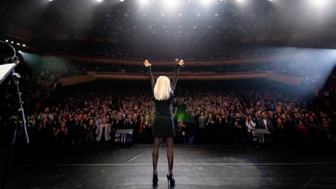 Лили Иванова с концерт на открито пред "...