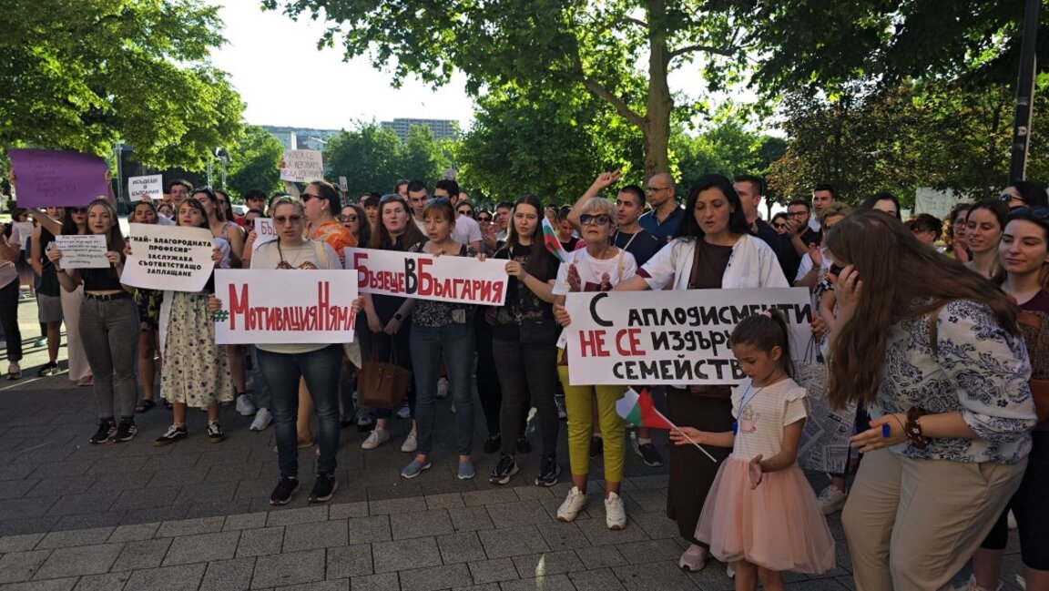 Млади медици отново на национален протест "Бъдеще в България"