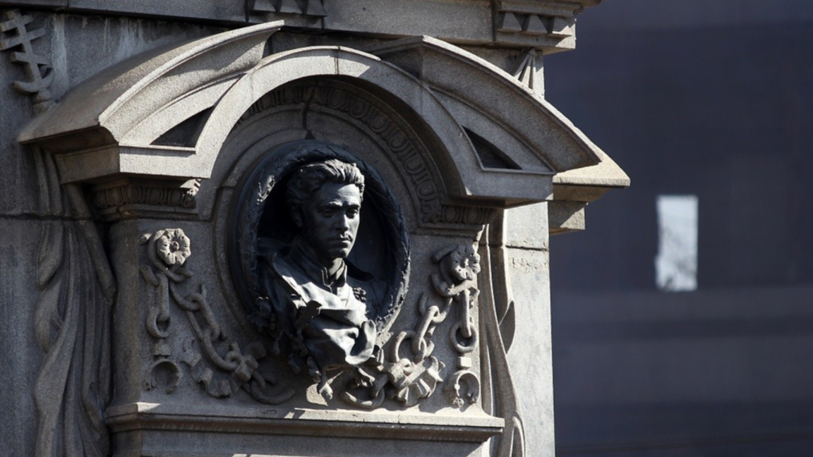 Monumenti i Apostullit në Sofje - një ve...