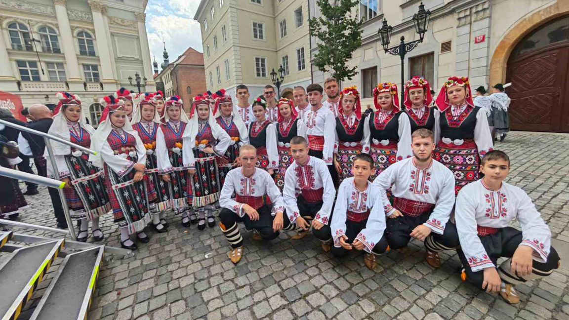 "Гайтани" с Гран при от Прага...