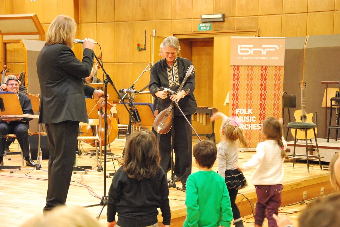 „Виртуозите във фолклора“