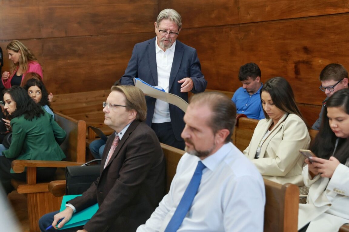 Адвокатите на двете фракции в ДПС взаимно оспорваха действията на двамата председатели