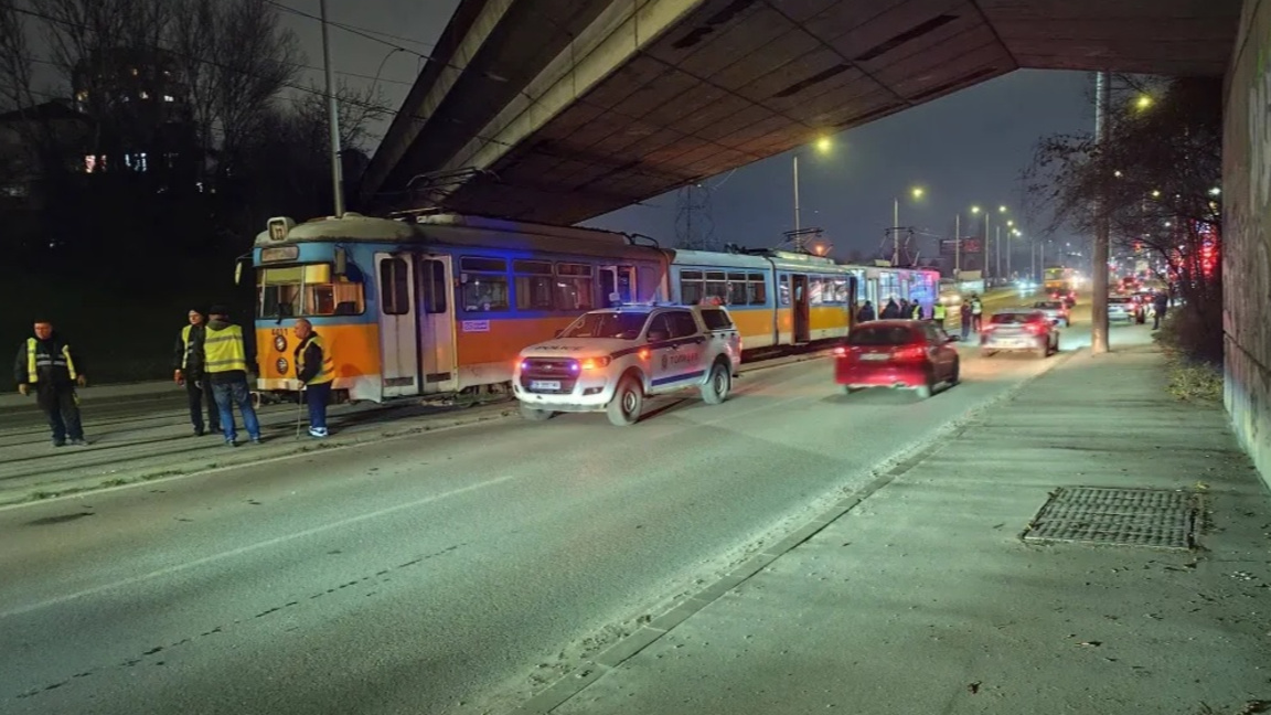 Ватман пострада при сблъсък между два трамвая