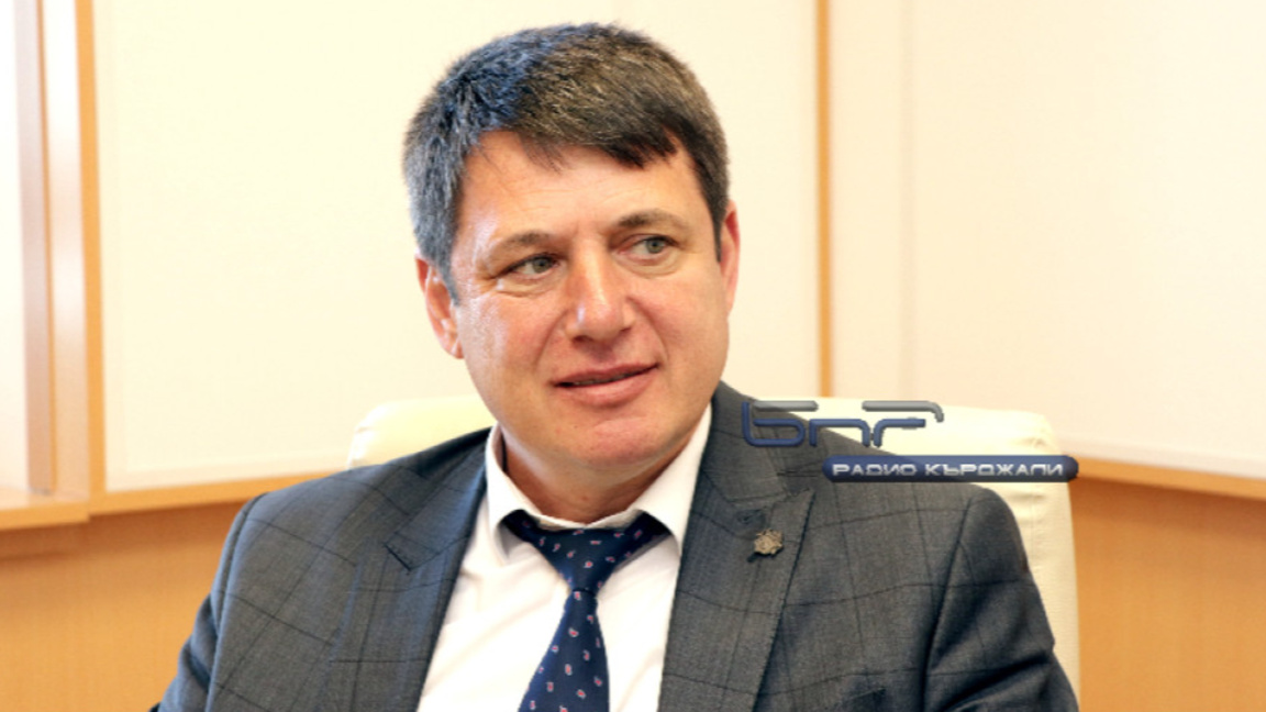 Гюров не е свързан с Пеевски и Борисов и...