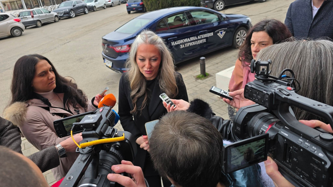 Анна Митова