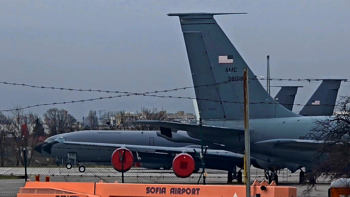 Военният министър: Учението на ВВС на България и САЩ не засяга столичното летище