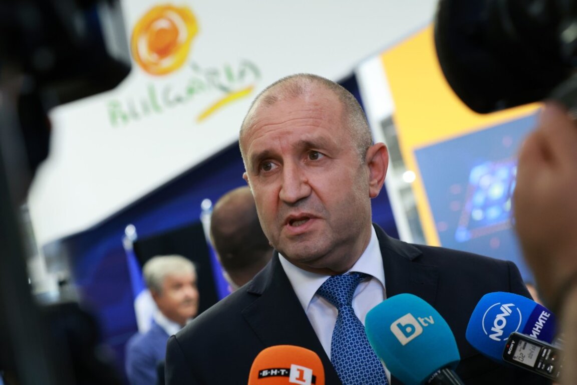 Румен Радев на посещение на Солунския международен панаир