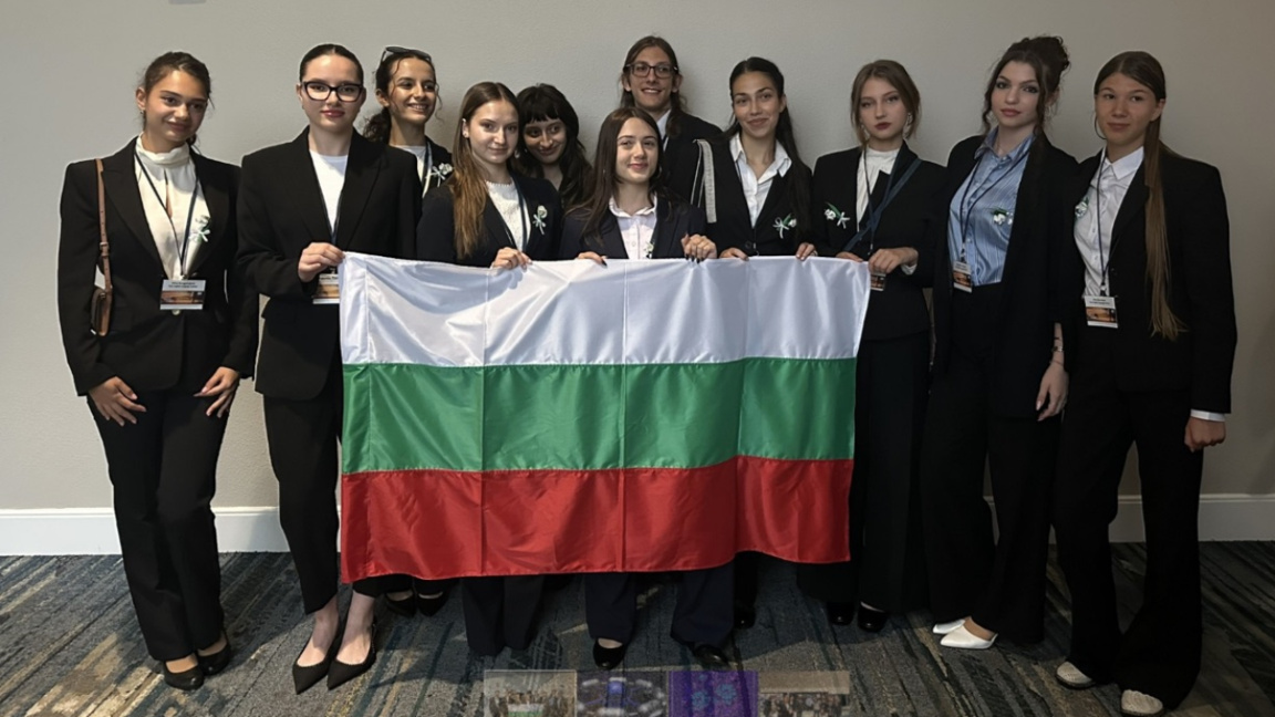 Μαθητές με βραβείο από Παγκόσμιο Διαγωνι...