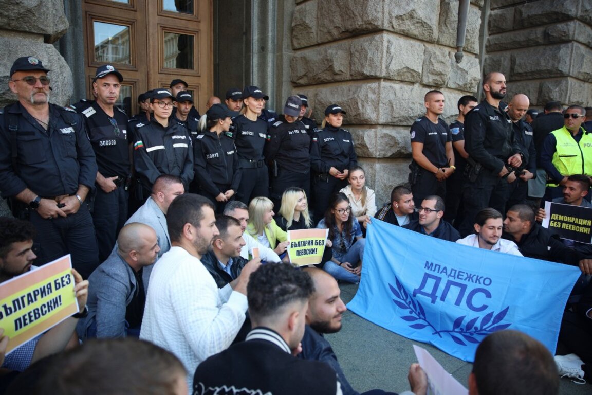 Процесите на разпад в ДПС и БСП представляват имплозия на старата партийна система