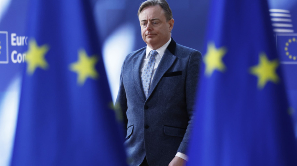 Продължава търсенето на решение за замра...