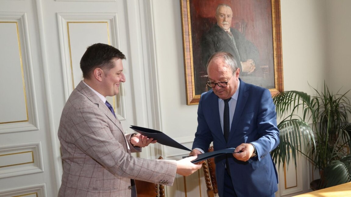 Генералният директор на БНР Милен Митев и председателят на БАН акад. Юлиан Ревалски