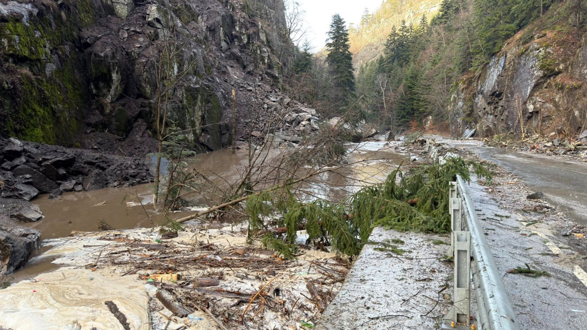 Пътят Велинград - Сърница беше напълно затворен