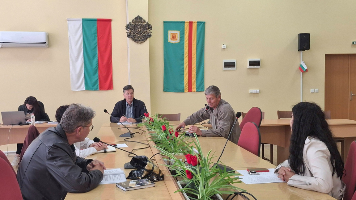 Комисии към градския парламент в Боляров...
