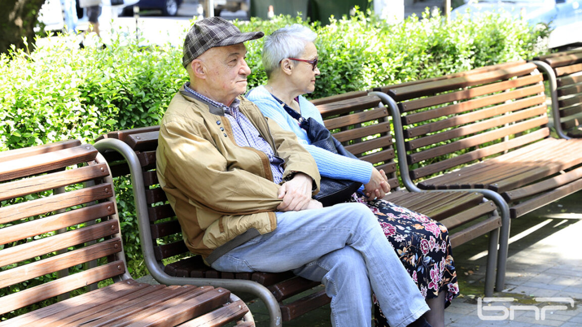 24 милиарда лева са нужни за пенсии през 2025 г., от вноски се събират само половината