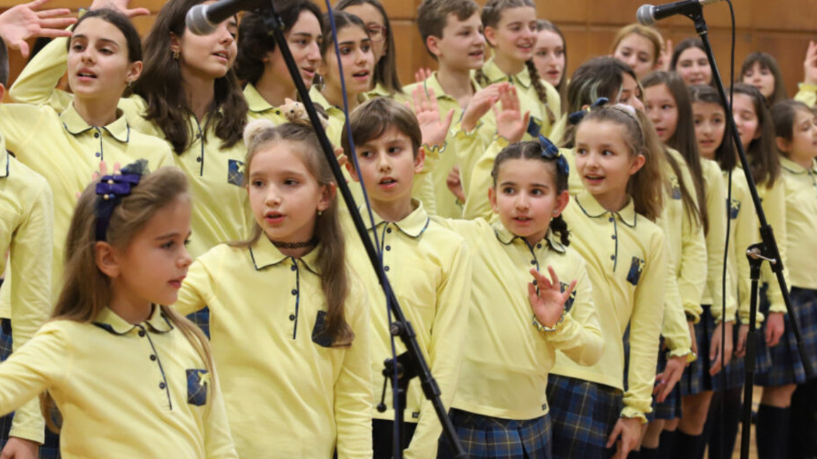 "Денят на хвърчилото" и  вокална група "...