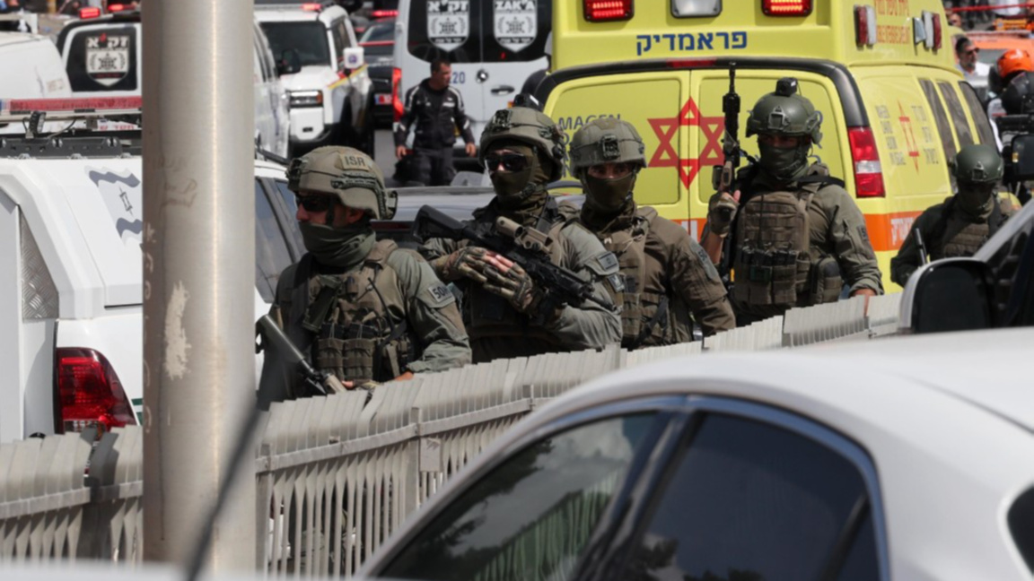 Палестинец уби двама души в Северен Изра...