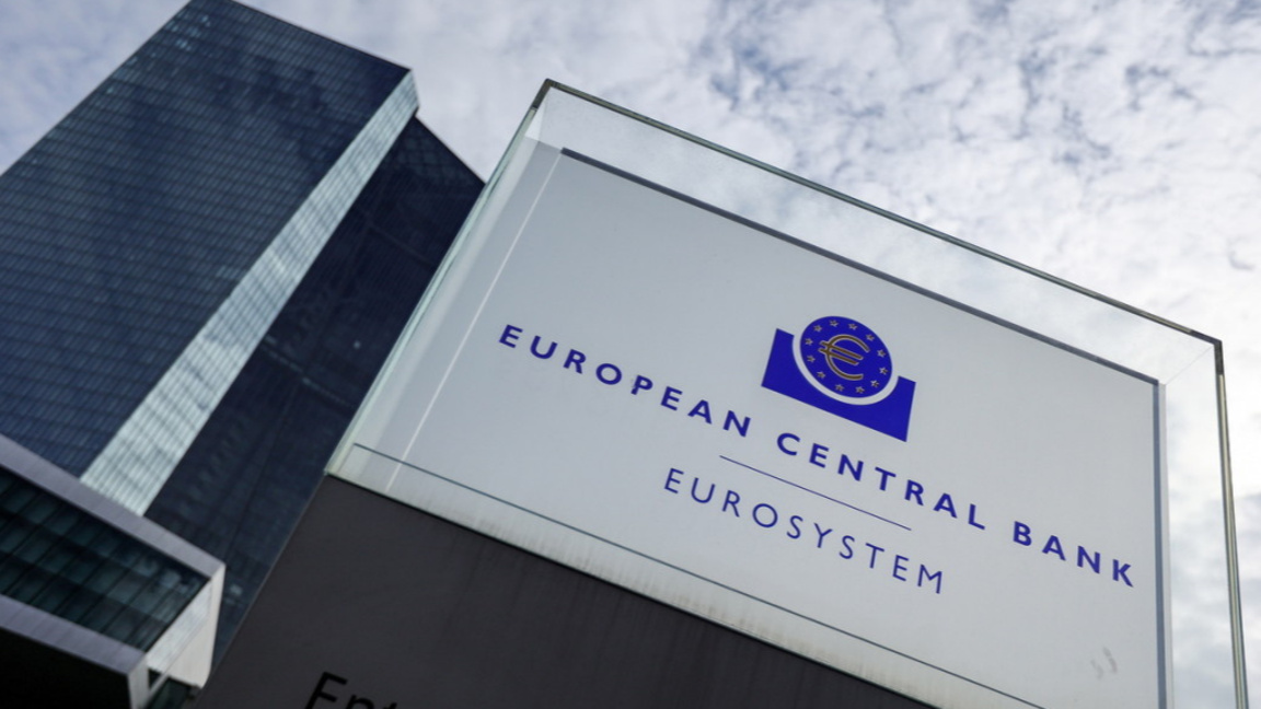 Де Гиндос: ЕЦБ ще адаптира позицията си,...