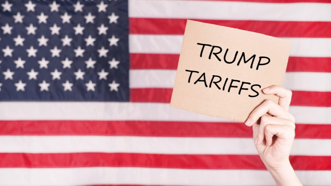 Влиза в сила нова глобална тарифа на Тръмп от 10%, вместо на ниво от 15%