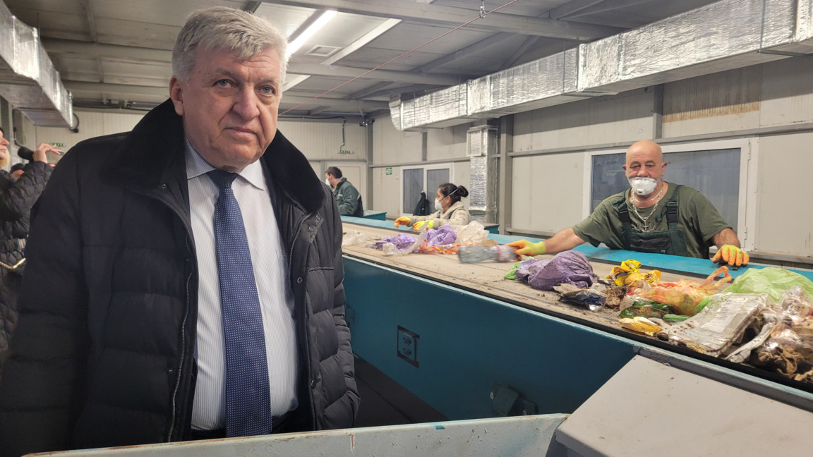 На 25 януари спира работа производствената линия на "Кроношпан" 