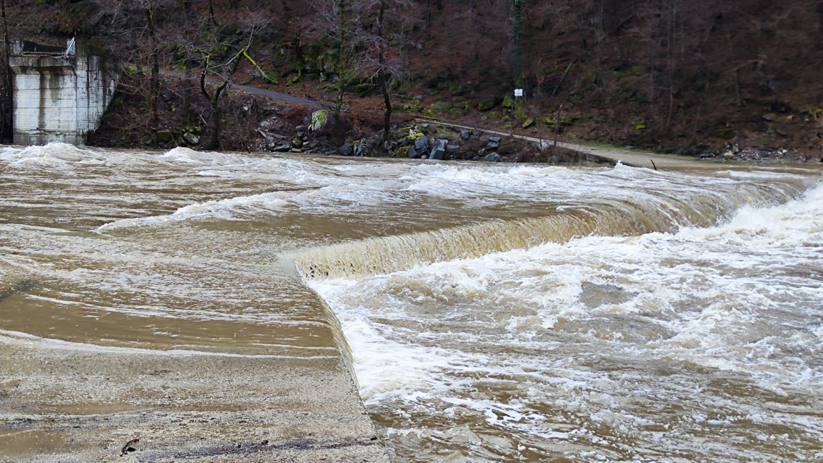 Залятият мост до ардинското село Китница