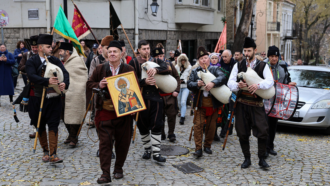 Me një shëtitje në Qytezën e Vjetër të Plovdivit festohet Dita e Esnafeve