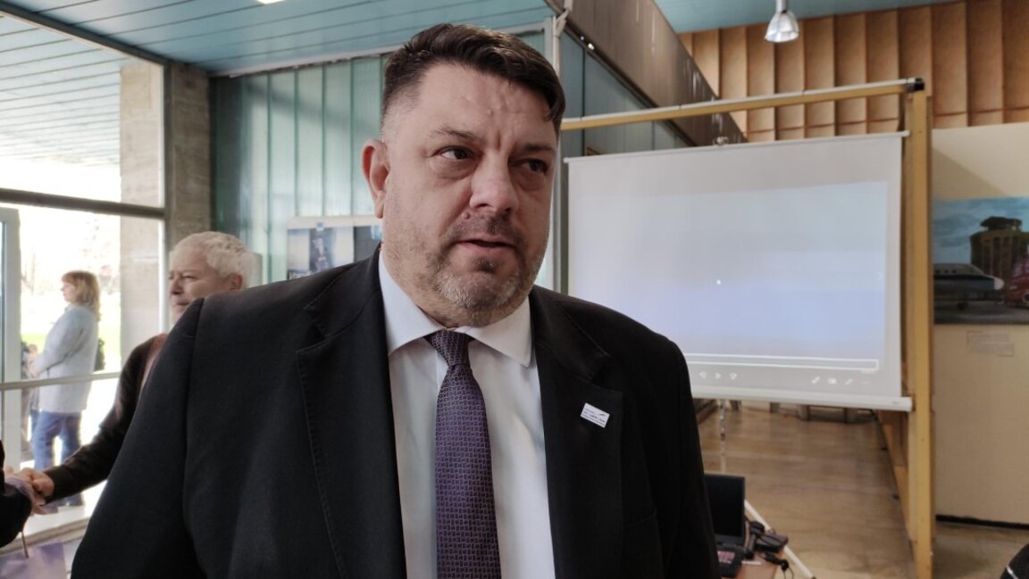 Атанас Зафиров: Правителството няма да се меси в скандала с Теодора Георгиева