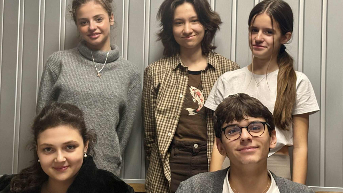 София, Мария Дръндарова, Луиза, Никол и Верен