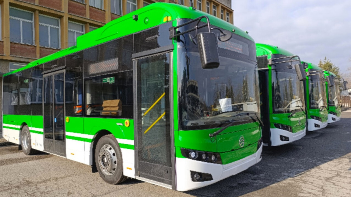 Пуснаха първите два електробуса в Шумен...