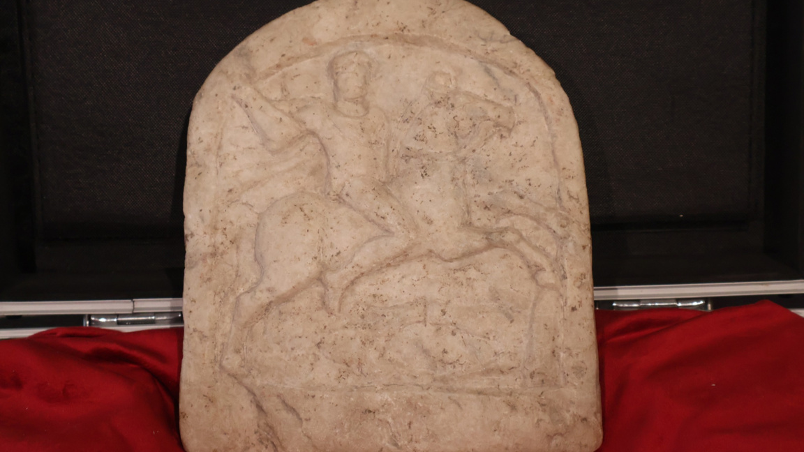 Откраднатата оброчна плочка се завърна в Разград