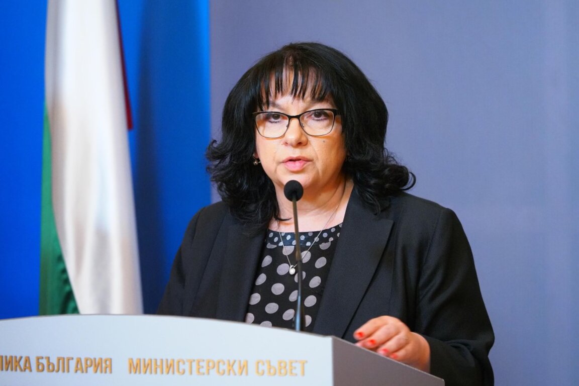 Министърът на финансите Теменужка Петкова дава брифинг за проектите по ПВУ -  24 март 2025 г.