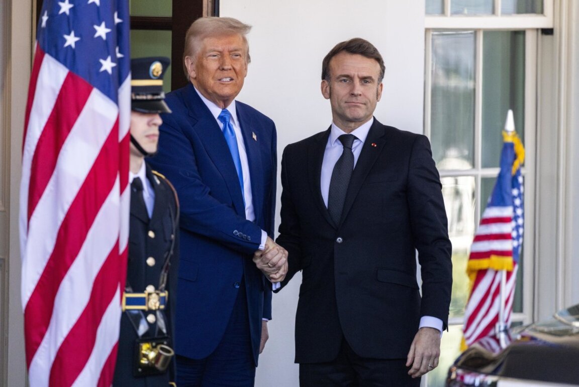 Президентите на САЩ Доналд Тръмп (вляво) и на Франция Еманюел Макрон - Вашингтон, 24 февруари 2025