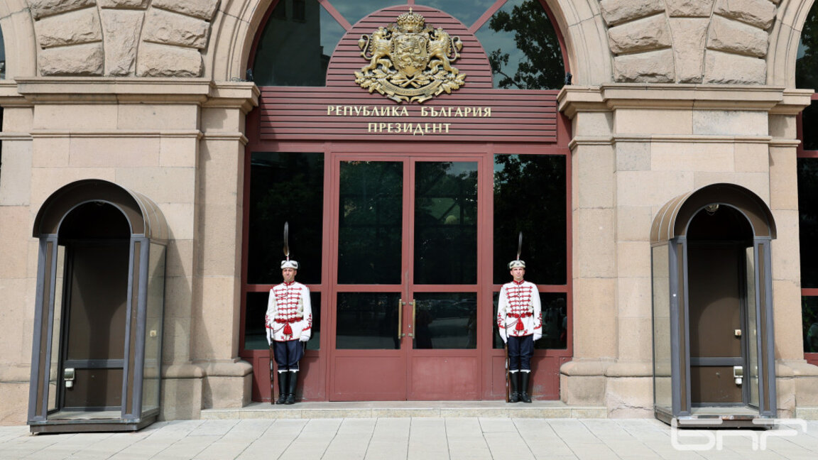 Президентът връчва първия проучвателен мандат за съставяне на правителство на 15 януари