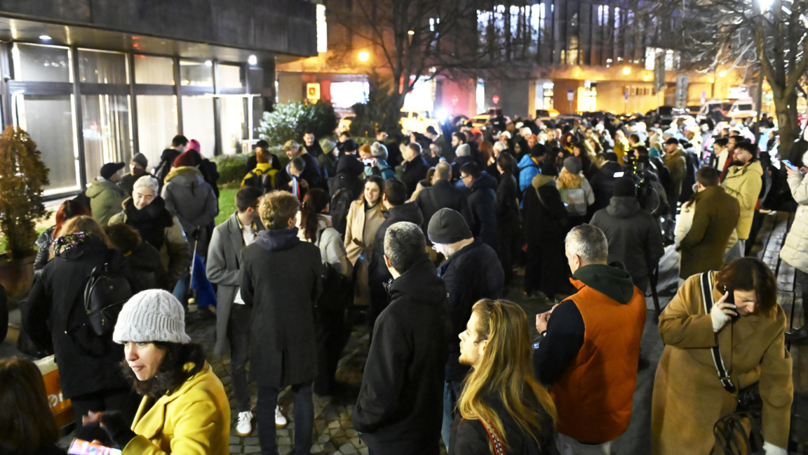 Журналисти се събраха на протест пред входа на bTV Media Group  в София