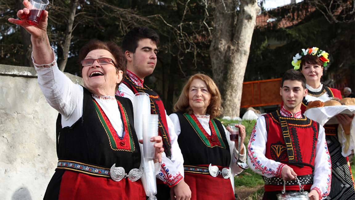 Pelini i Zmejovos ringjallet në një fest...