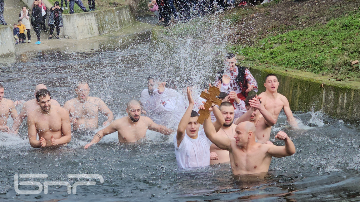 32-годишен спаси кръста в Сливен...