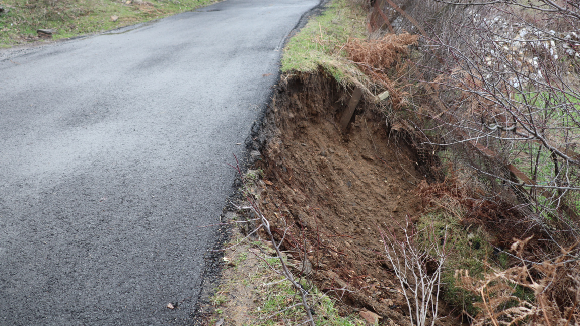 След обилни валежи се образува срутище в Ардино 
