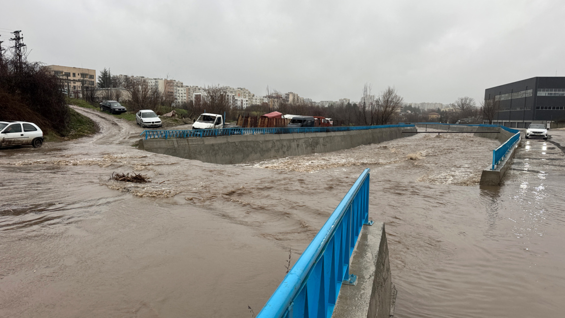 аради обилните дъждове в последното денонощие река Хасковска повиши нивото си рязко